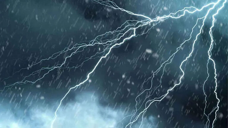 AP Rains: ఏపీకి అల్పపీడన ముప్పు.. ఈ ప్రాంతాలకు పిడుగులతో భారీ వర్షాలు..