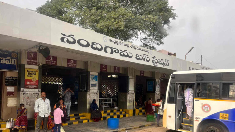 Nandigama: ఆటో స్టాండ్‌ వద్ద అనుమానాస్పదంగా ప్రయాణికుడు.. అతని బ్యాగ్ చెక్ చేయగా