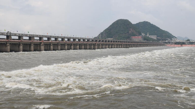 AP Rains: ఏపీకి రెడ్ అలెర్ట్.. మరో 24 గంటలు భారీ వర్షం.. లేటెస్ట్ వెదర్ రిపోర్ట్