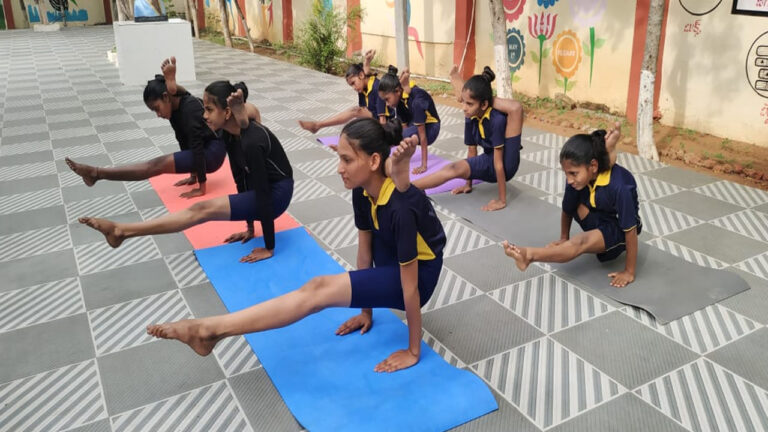 Andhra Pradesh: ఆస్పరి కేజీబీవీకి ప్రత్యేక గుర్తింపు..యోగాలో పతాకలు