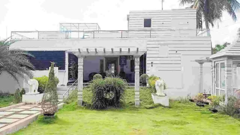 AP News: గెస్ట్హౌస్లో బర్త్ డే పార్టీ.. అనుమానమొచ్చి పోలీసులు వెళ్లి చెక్ చేయగా.. AP News: గెస్ట్హౌస్లో బర్త్ డే పార్టీ.. అనుమానమొచ్చి పోలీసులు వెళ్లి చెక్ చేయగా..