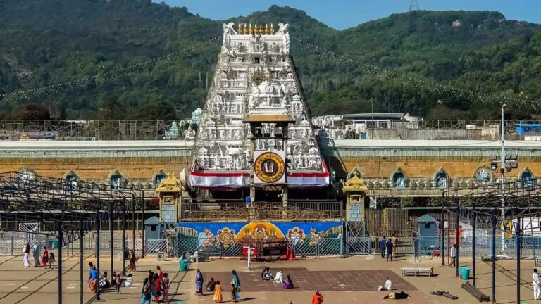 TTD: టీటీడీ ఏఈవో రాజశేఖర్‌ బాబుపై సస్పెన్షన్ వేటు.. కారణం ఇదే!