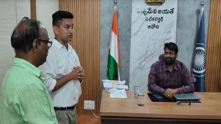 ఐదేళ్లకే రైలెక్కి తప్పిపోయాడు.. కట్ చేస్తే.. 32 ఏళ్ల తర్వాత జరిగిన సీన్ ఇది!