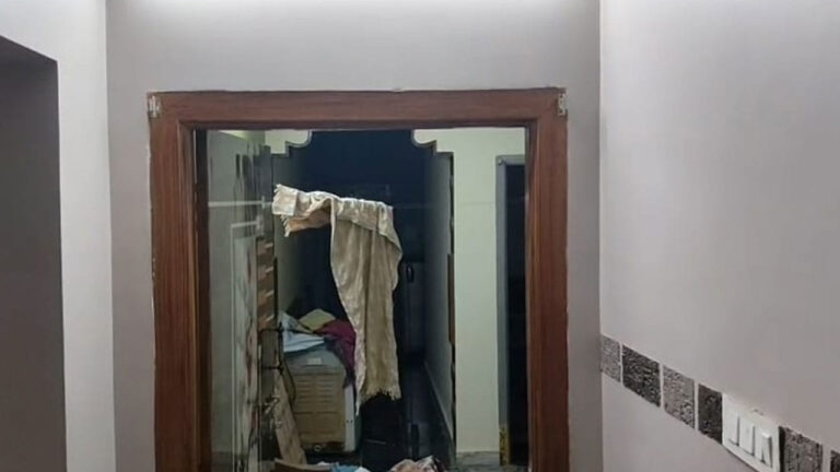 Andhra: వాస్తు సరిగా లేదని ఇంట్లోకి వచ్చారు.. కట్ చేస్తే, ఆమె చూస్తుండగానే పని కానిచ్చారు..