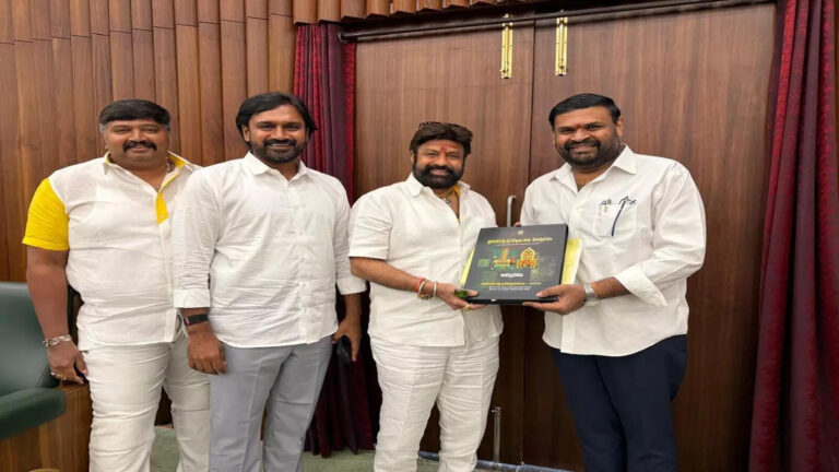 Nandamuri Balakrishna In Assembly,ఆ టీడీపీ ఎమ్మెల్యే నందమూరి బాలకృష్ణ వీరాభిమాని.. అసెంబ్లీలో ఇద్దరి మధ్య ఆసక్తికర చర్చ – hindupur mla nandamuri balakrishna calls madakasira mla ms raju as daaku maharaju assembly lobby