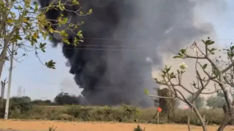 Amaravati Fire Accident,Velagapudi Fire Accident: అమరావతిలో అగ్నిప్రమాదం..పెద్ద ఎత్తున మంటలు.. – fire breaks out on amaravati velagapudi seed axis road