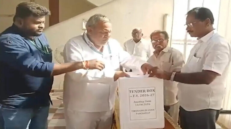 Tiruchanur Tourist Bus Stand Auction,తిరుచానూరులో బస్ఠాండ్ వేలం.. పోటీపడిన కాంట్రాక్టర్లు, రూ.3.15 కోట్లు పలికింది – tiruchanur tourist bus stand auction completed for 2026 2027 Tiruchanur Tourist Bus Stand Auction,తిరుచానూరులో బస్ఠాండ్ వేలం.. పోటీపడిన కాంట్రాక్టర్లు, రూ.3.15 కోట్లు పలికింది – tiruchanur tourist bus stand auction completed for 2026 2027