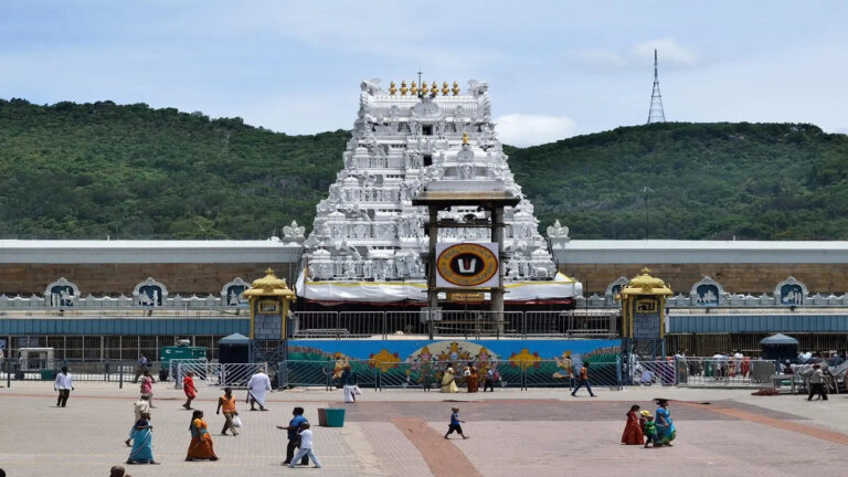 Svims Sri Padmavathi Women Medical College,ఎన్ఆర్ఐ ఎంబీబీఎస్ విద్యార్థులకు రిలీఫ్.. ఐదేళ్లకు కాదు నాలుగున్నర ఏళ్లకే ఫీజులు.. టీటీడీ నిర్ణయం – ttd relief for nri mbbs students fee limited to 4 and half years in svims sri padmavathi women medical college